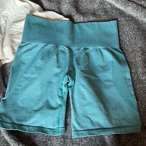 Contour seamless shorts